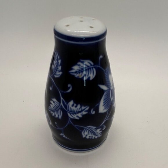 Pier 1 Salt & Pepper Shaker Set Blue & White Floral Chintz Pattern Ceramic - Picture 10 of 14
